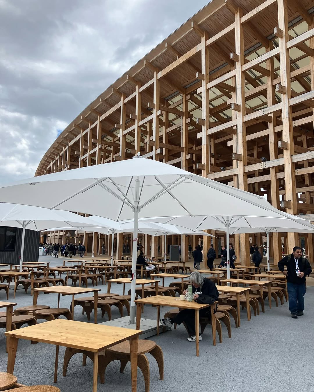 EXPO 2025 大阪・関西万博 かがわヒノキのテーブル